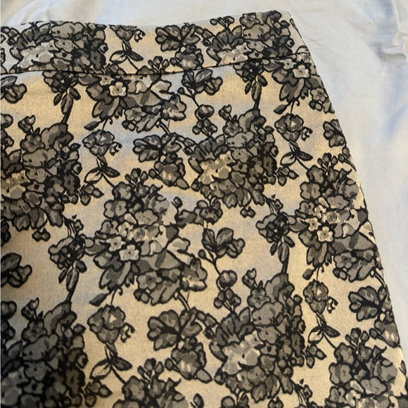 Ann Taylor Gray Floral Jacquard Skirt - Picture 2 of 6